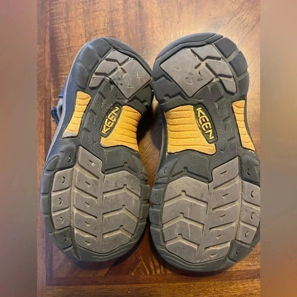 KEEN Venice H2 Closed Toe Water Sandal